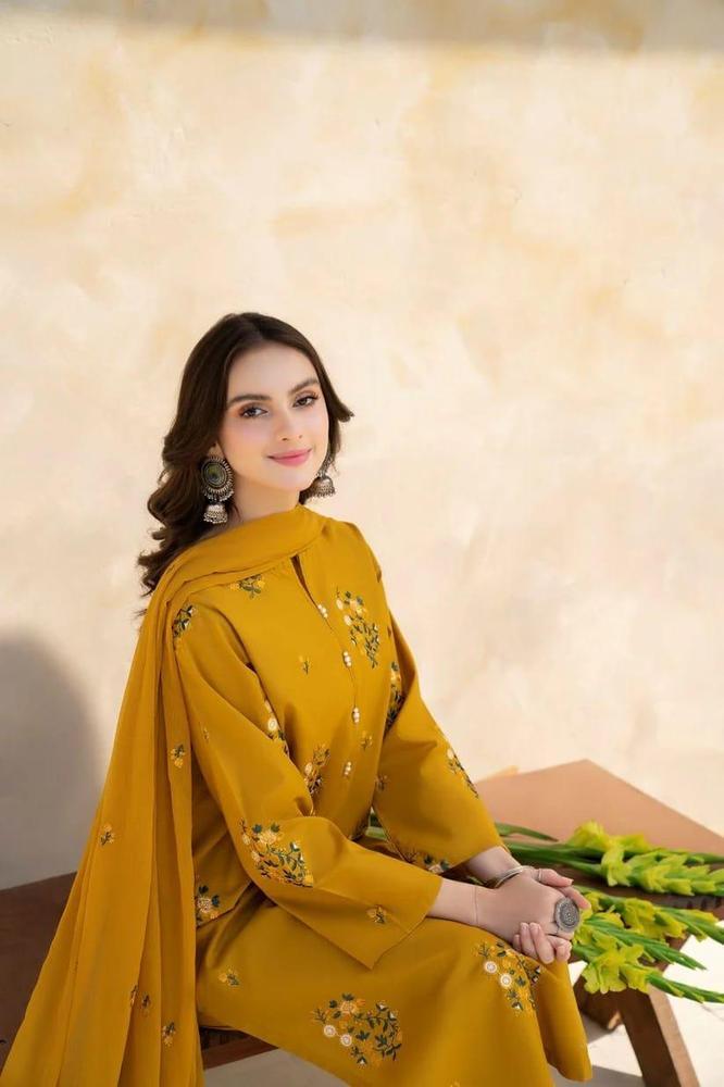 3-Piece Women's Unstitched Lawn Embroidered Suit