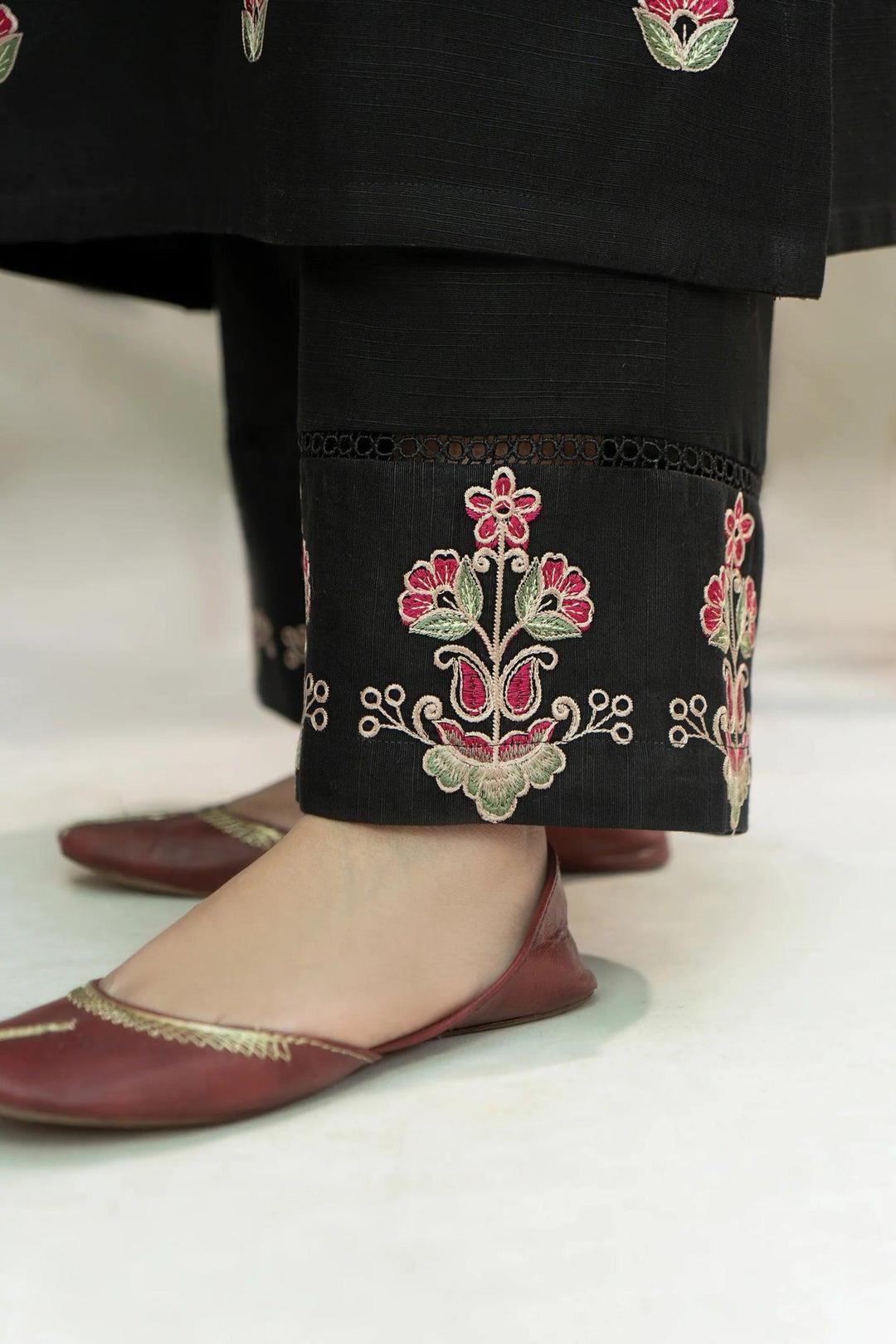 Elegant 2 Pcs Women's Unstitched Embroidered Suit